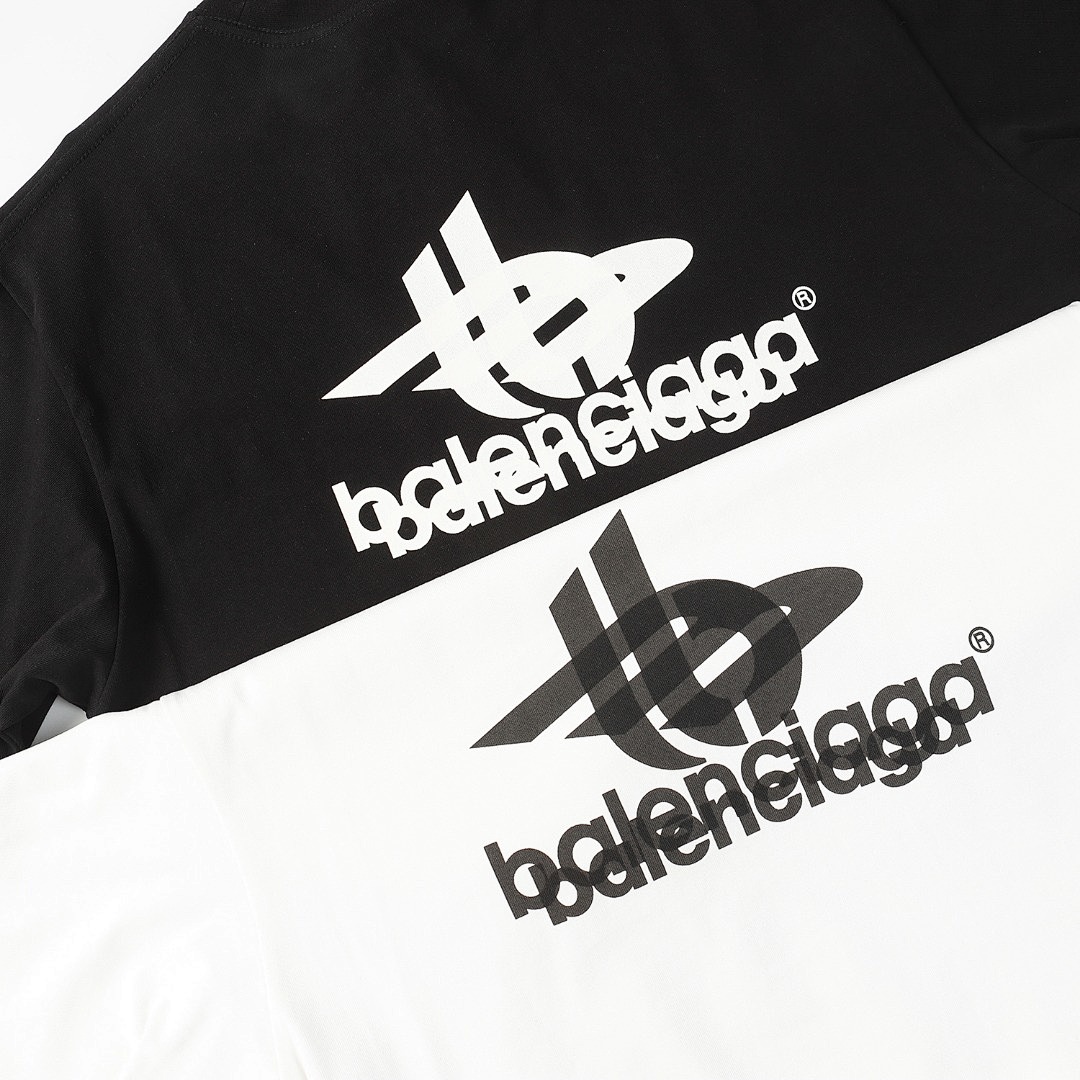 Balenciaga T-Shirt Style 513 detail view 3