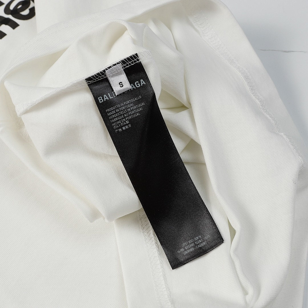 Balenciaga T-Shirt Style 514 detail view 1