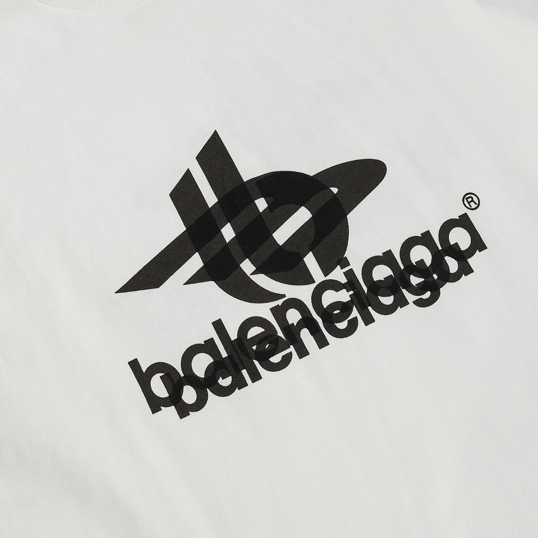 Balenciaga T-Shirt Style 514 detail view 2