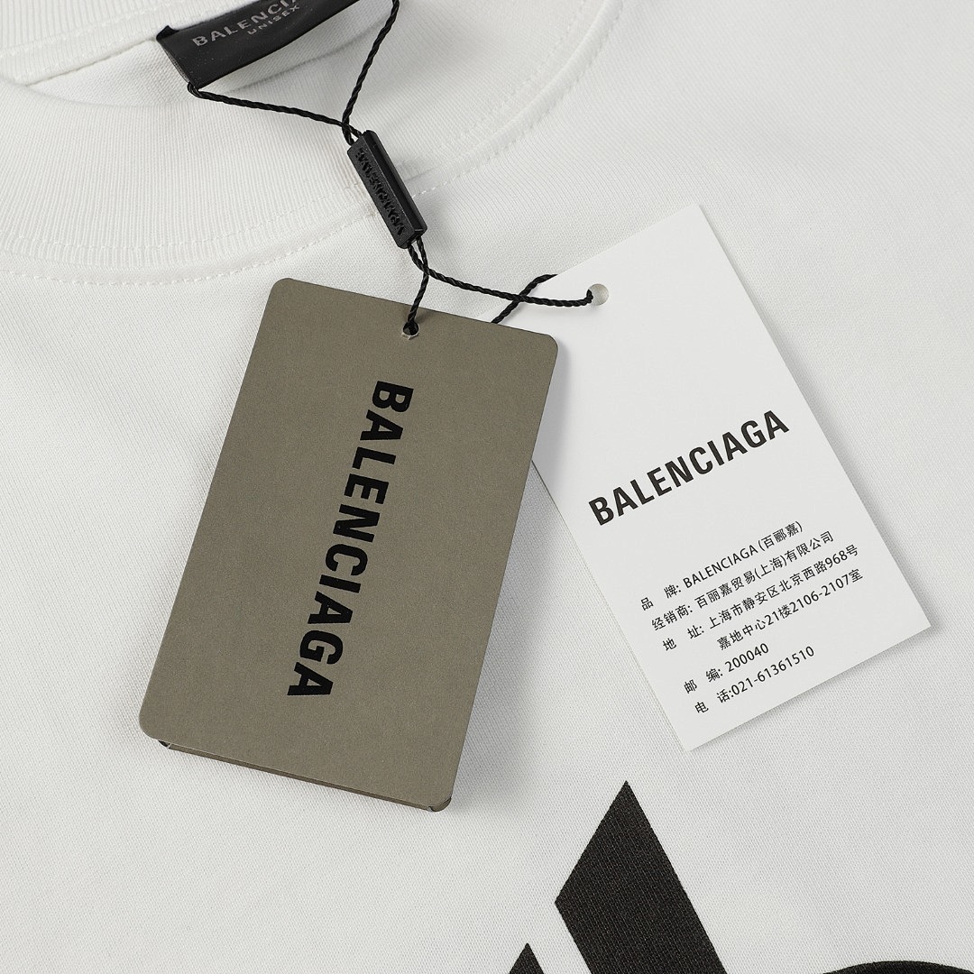 Balenciaga T-Shirt Style 514 detail view 3