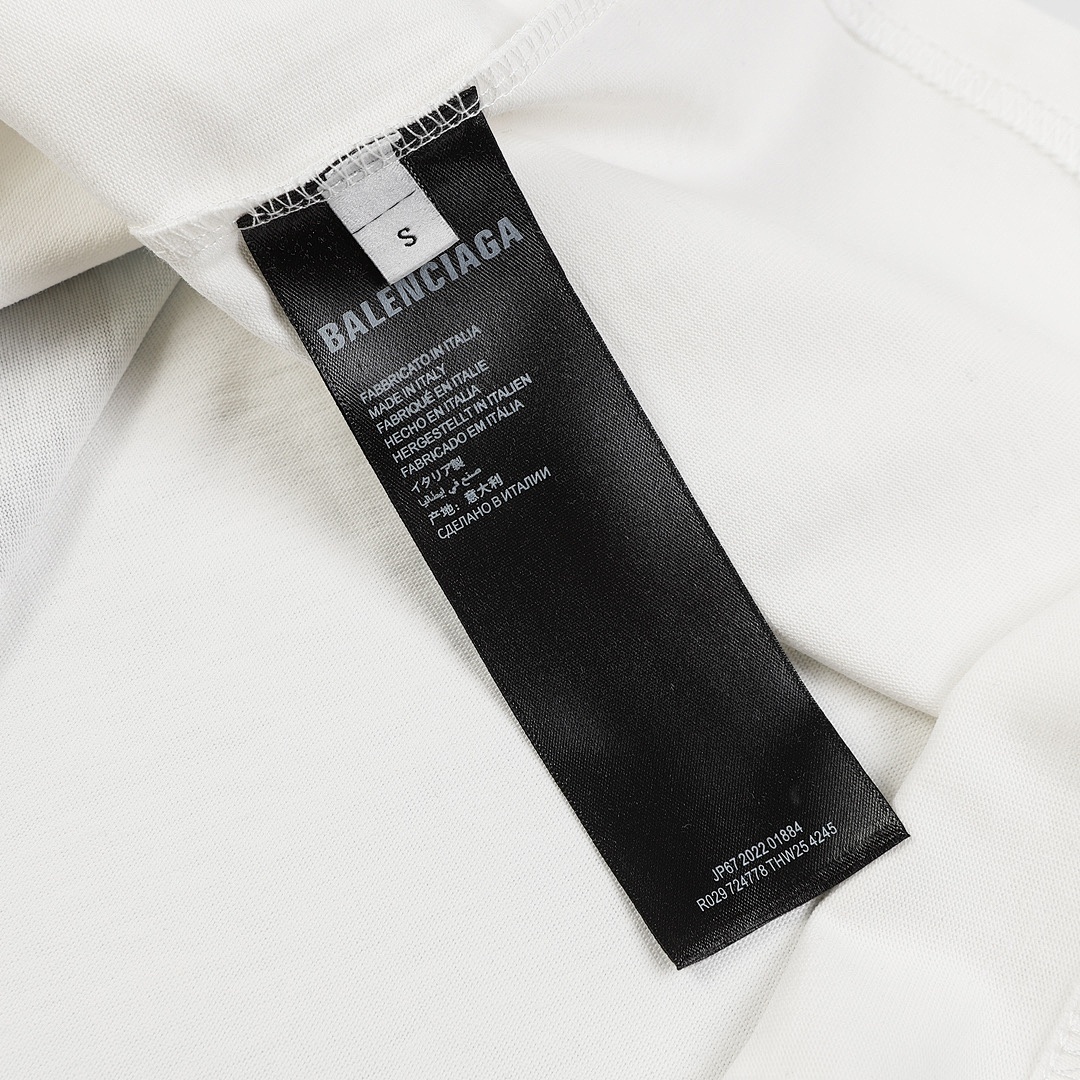 Balenciaga T-Shirt Style 555 detail view 1