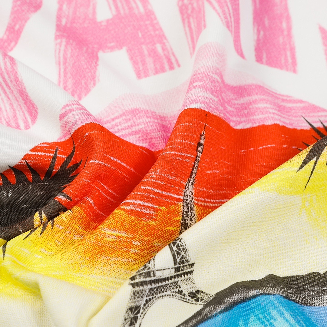 Balenciaga T-Shirt Style 555 detail view 2
