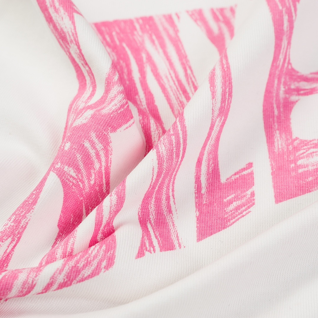 Balenciaga T-Shirt Style 555 detail view 4