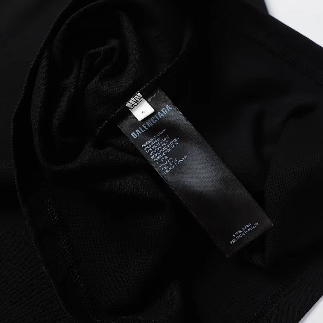 Balenciaga T-Shirt Style 559 detail view 2