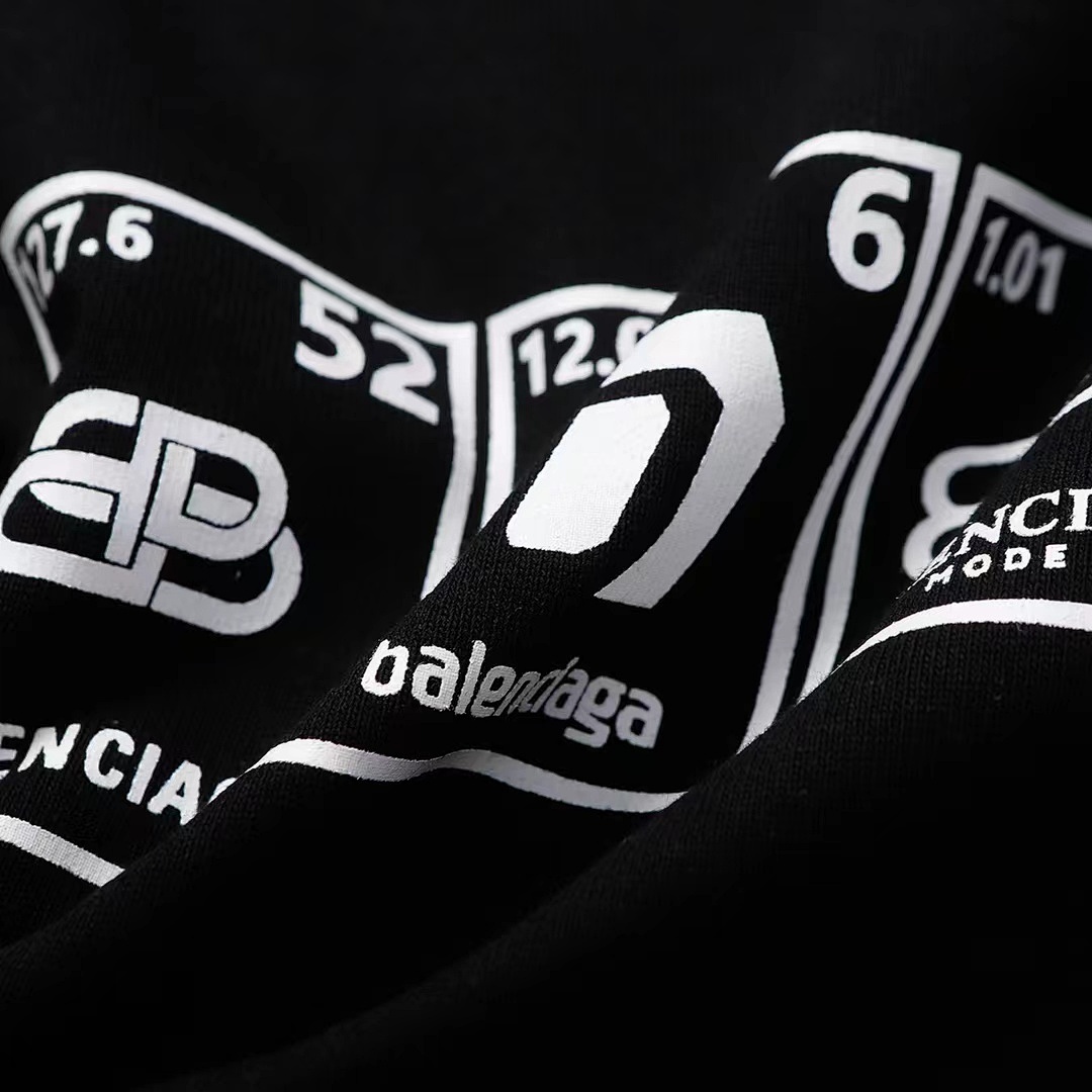 Balenciaga T-Shirt Style 559 detail view 3