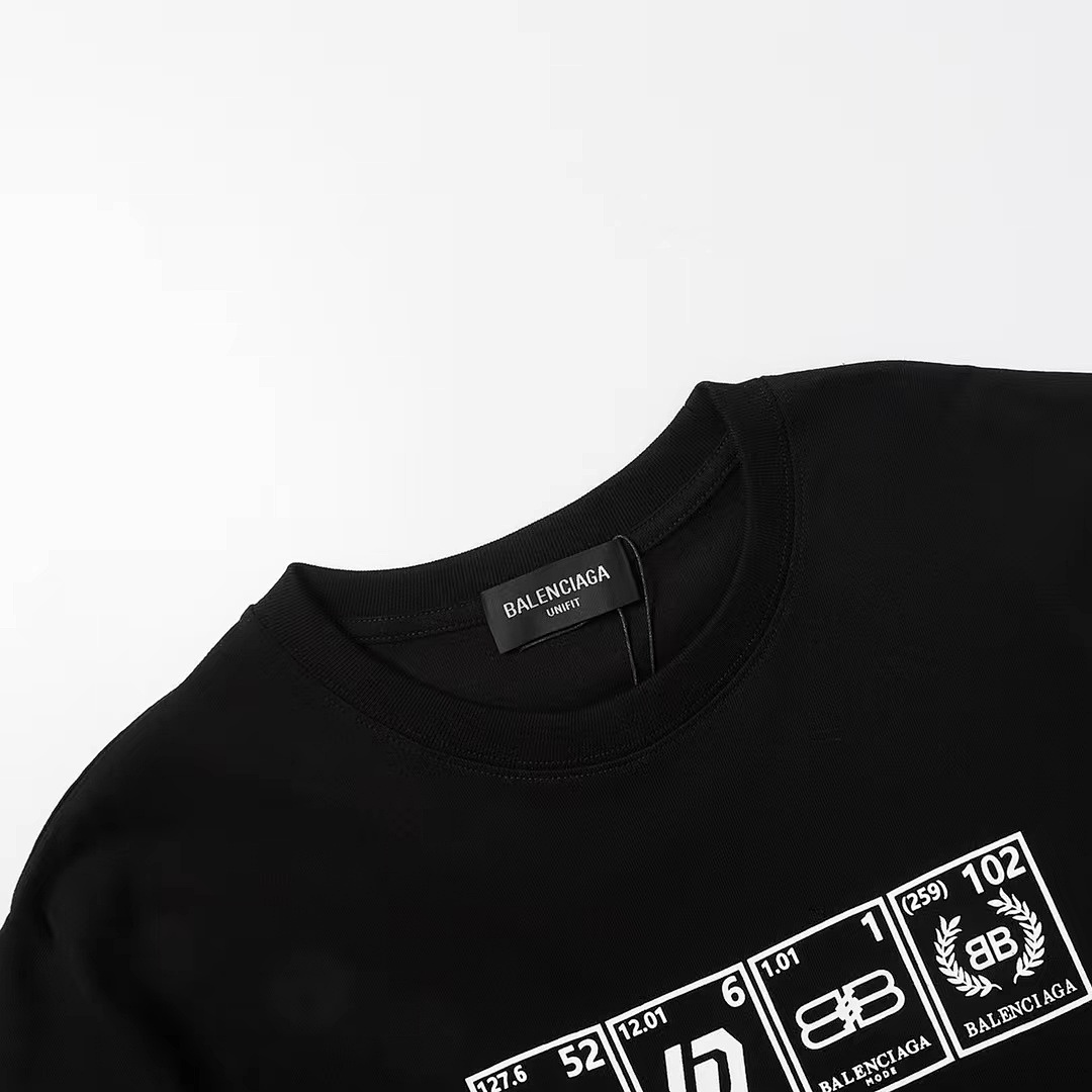 Balenciaga T-Shirt Style 559 detail view 4