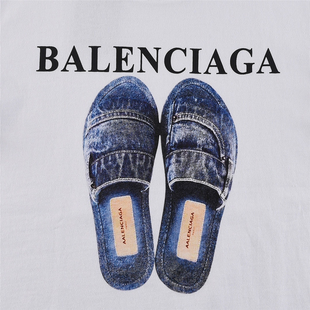 Balenciaga T-Shirt Style 561 detail view 1