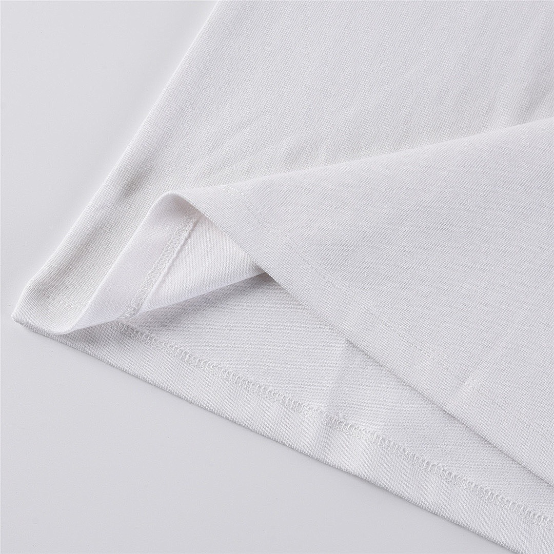 Balenciaga T-Shirt Style 561 detail view 2
