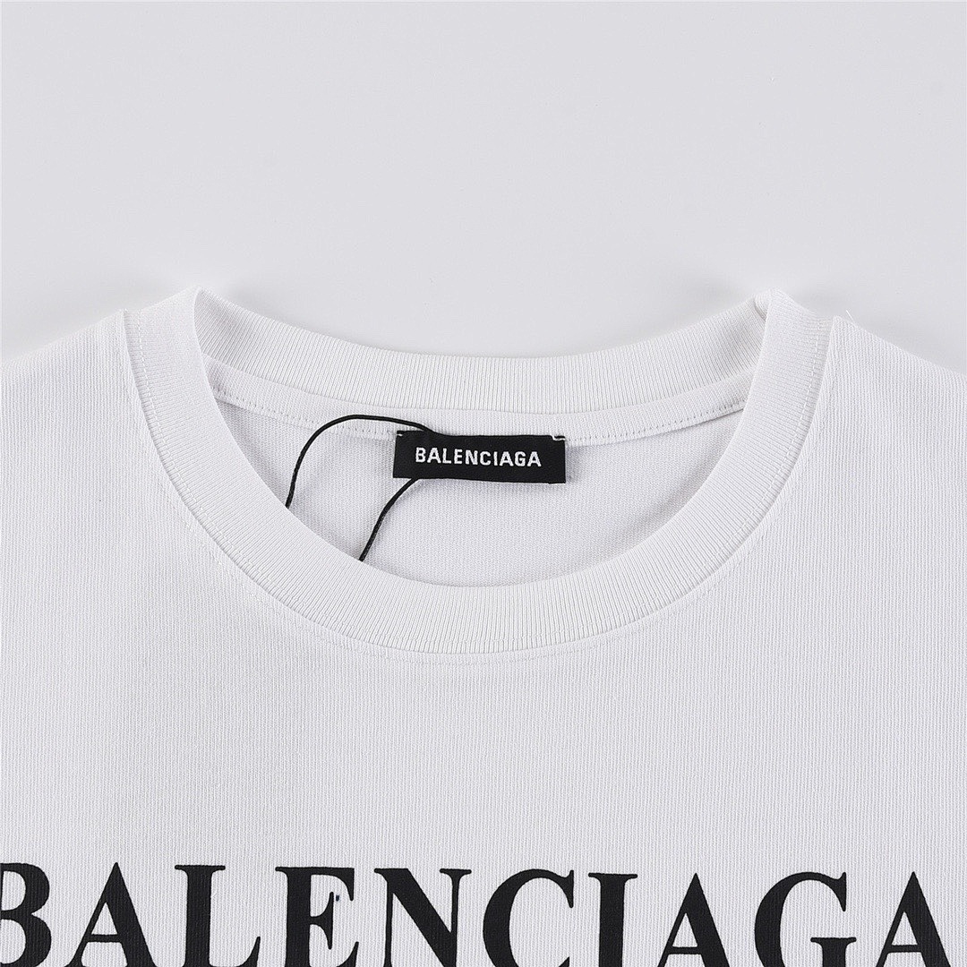 Balenciaga T-Shirt Style 561 detail view 3