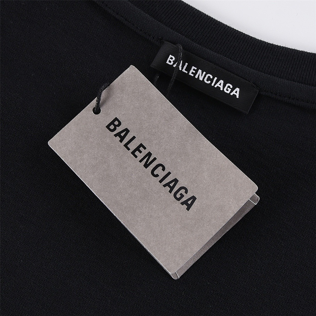 Balenciaga T-Shirt Style 562 detail view 2