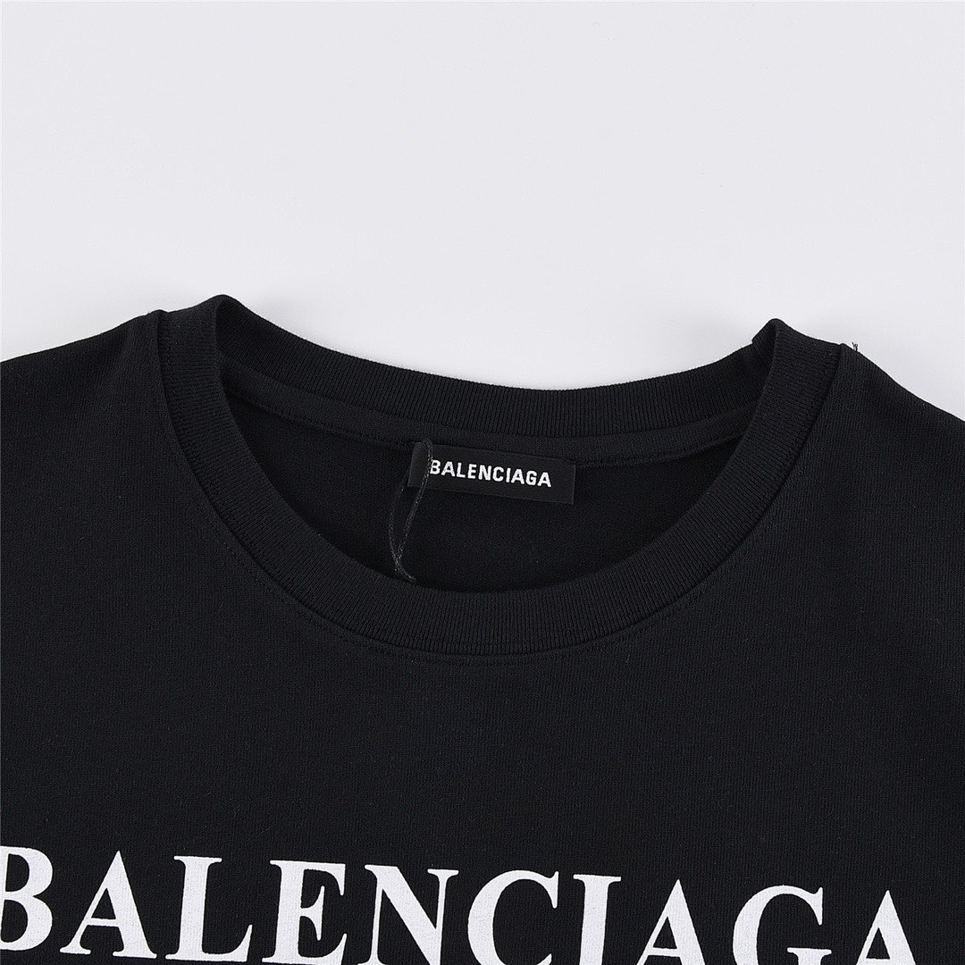 Balenciaga T-Shirt Style 562 detail view 3
