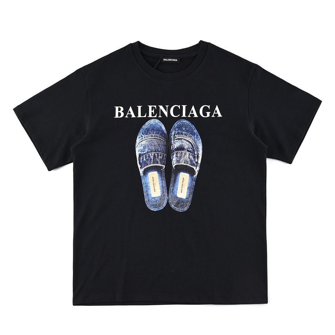 Balenciaga T-Shirt Style 562 detail view 5