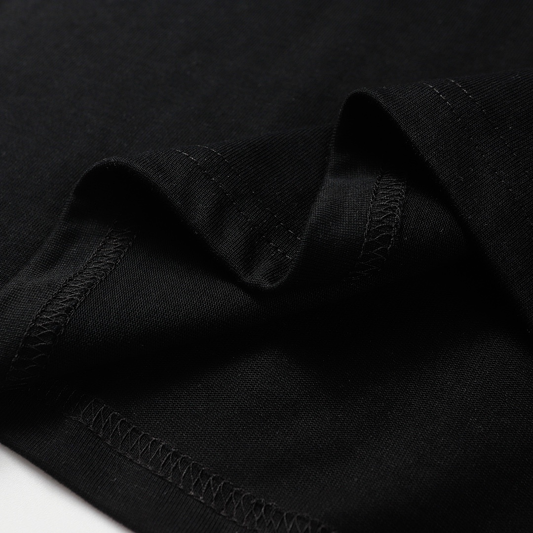 Balenciaga T-Shirt Style 564 detail view 4