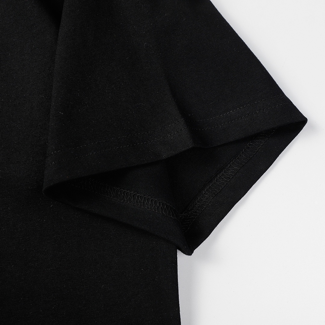 Balenciaga T-Shirt Style 564 detail view 5