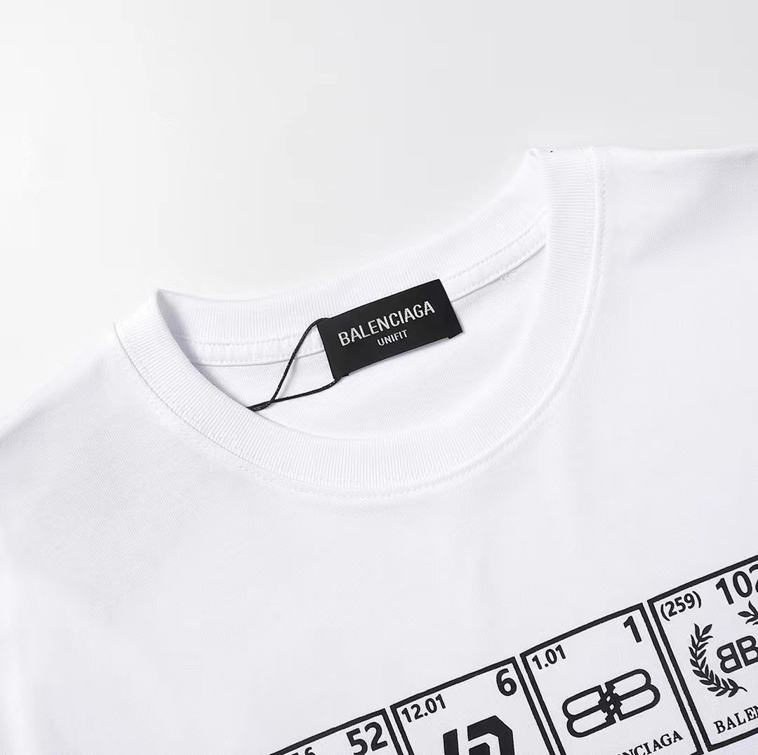 Balenciaga T-Shirt Style 582 detail view 5