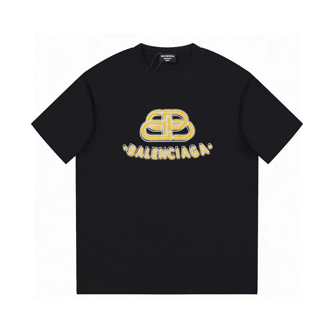 Balenciaga T-Shirt Style 602 detail view 1