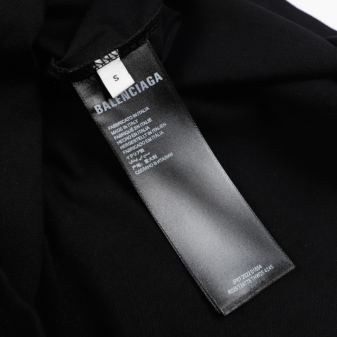 Balenciaga T-Shirt Style 615 detail view 1