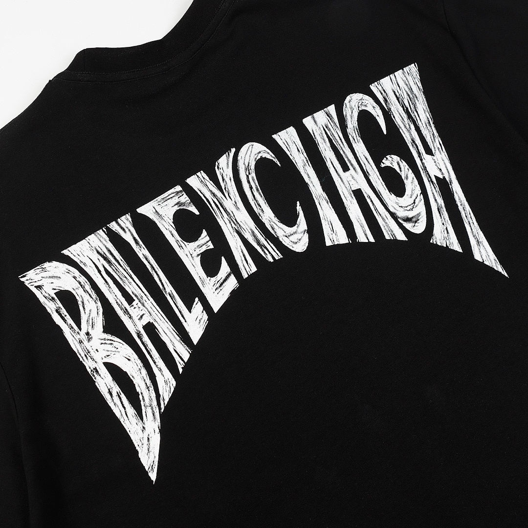 Balenciaga T-Shirt Style 615 detail view 3