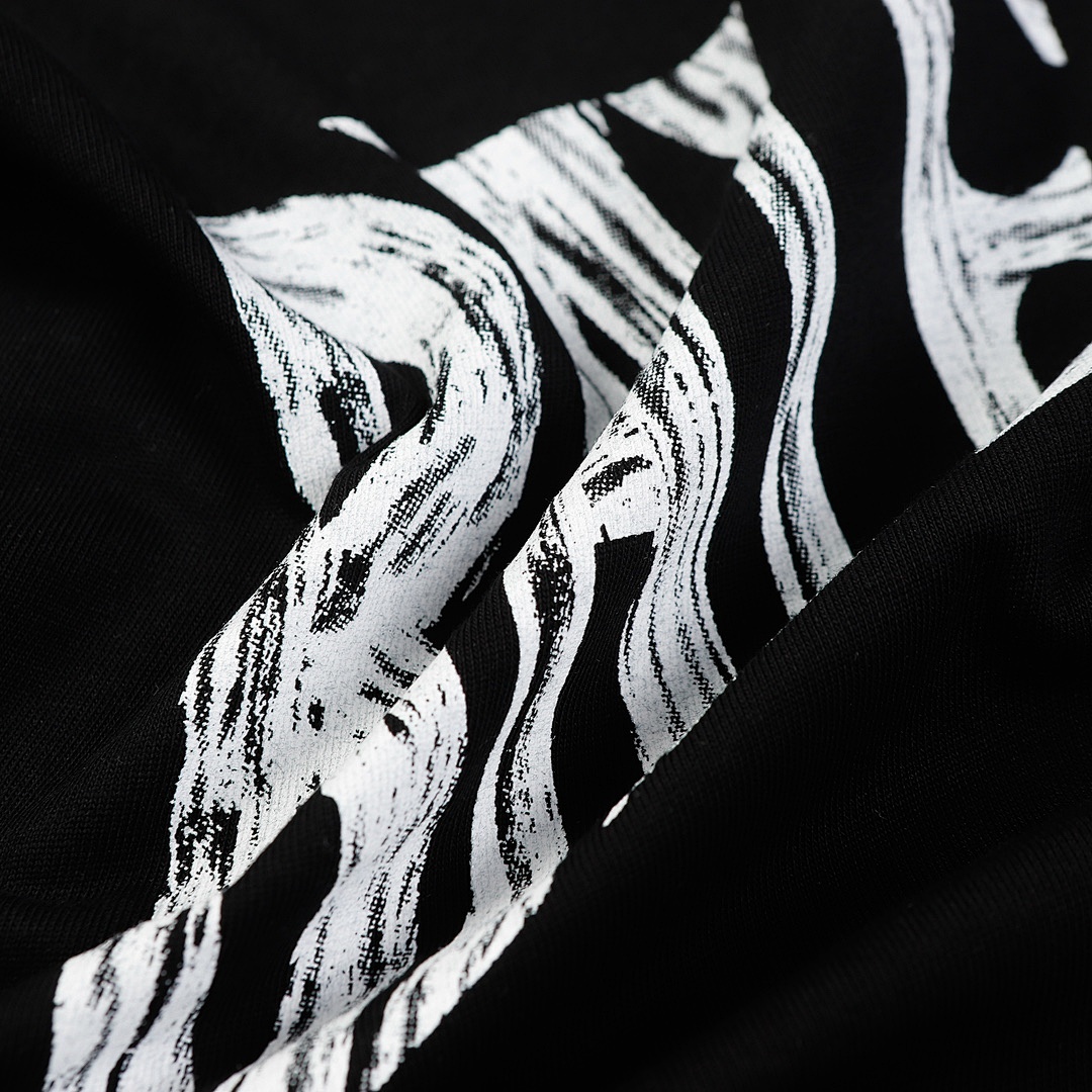 Balenciaga T-Shirt Style 615 detail view 6
