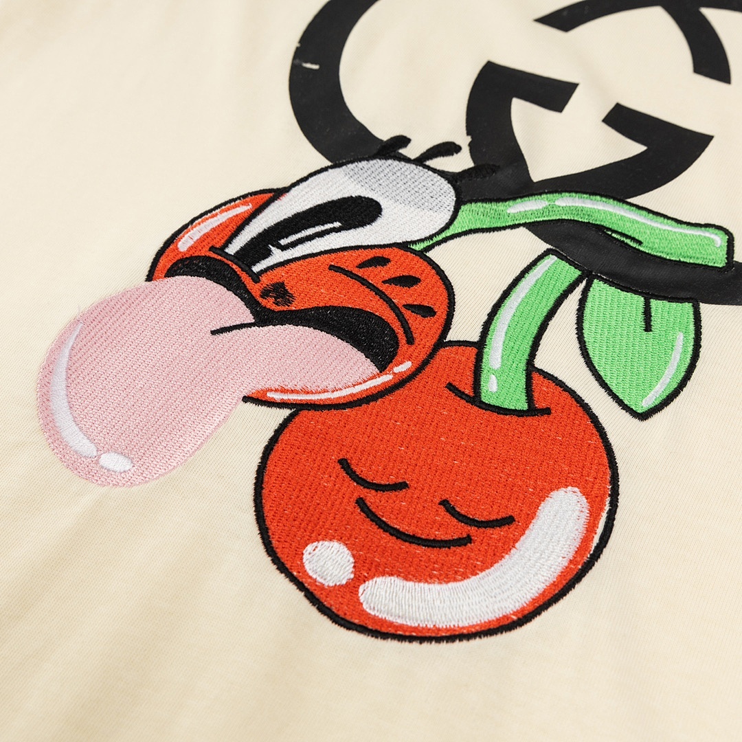 Gucci T-Shirt Style 420 detail view 1