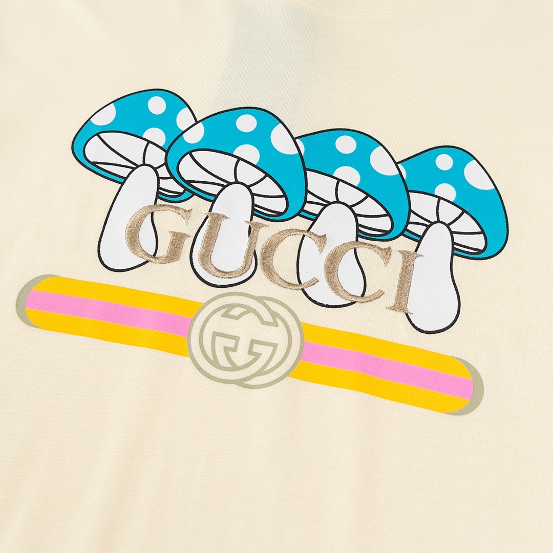 Gucci T-Shirt Style 421 detail view 5