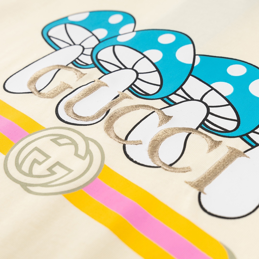 Gucci T-Shirt Style 421 detail view 7