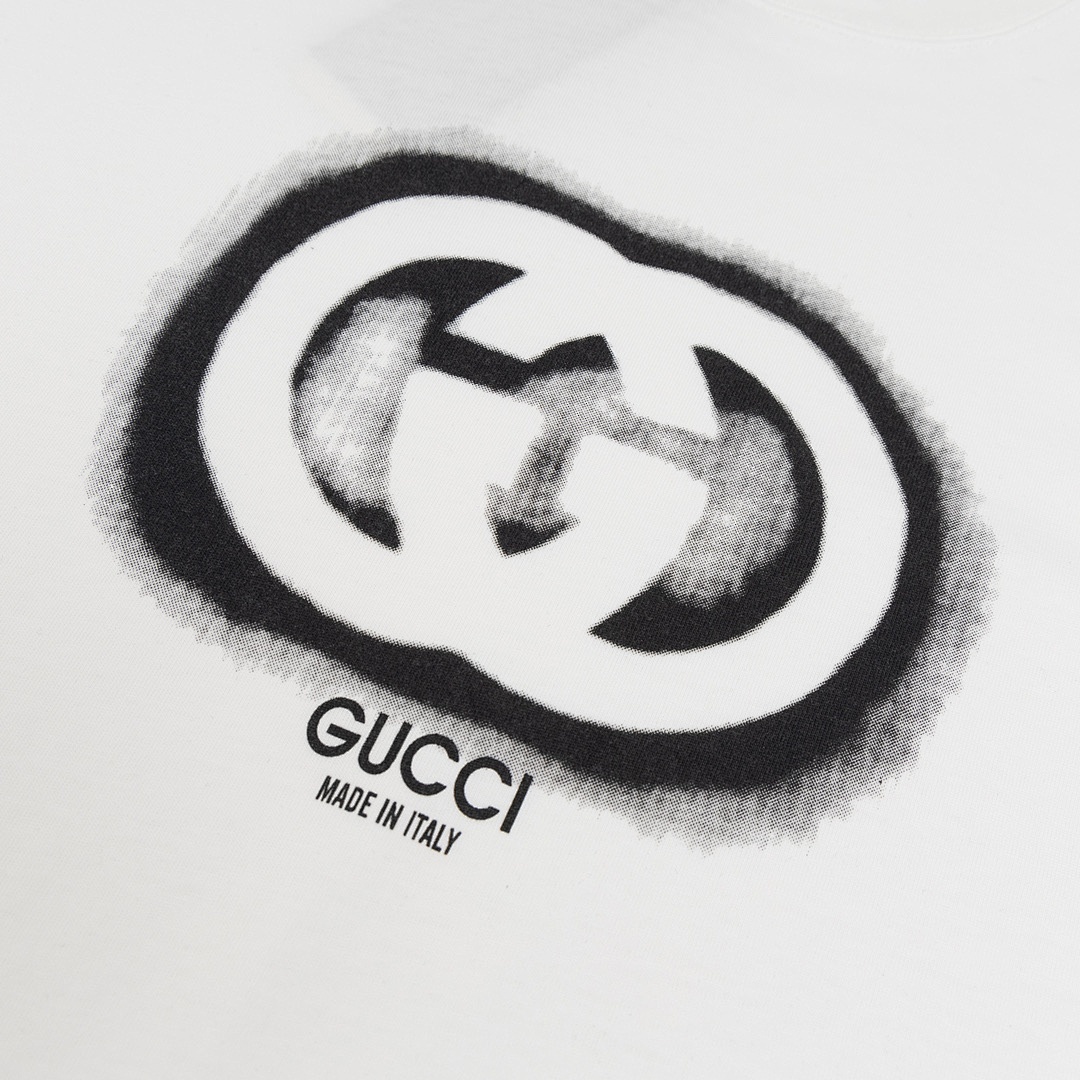 Gucci T-Shirt Style 424 detail view 2