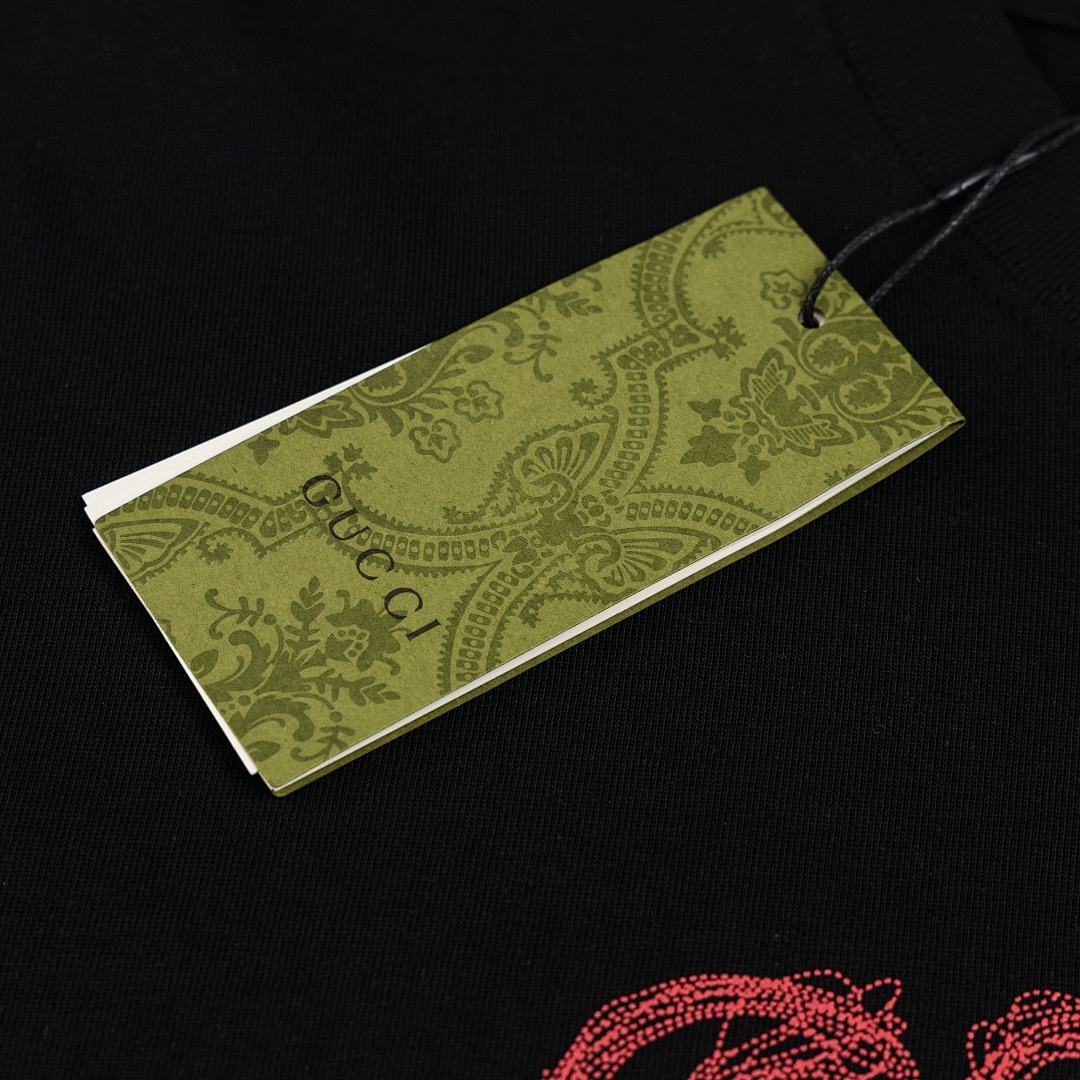 Gucci T-Shirt Style 435 detail view 1