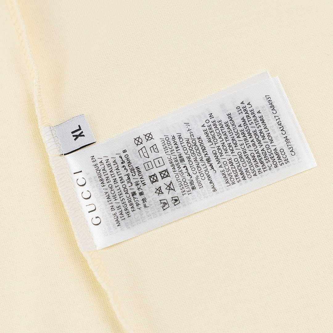 Gucci T-Shirt Style 438 detail view 1