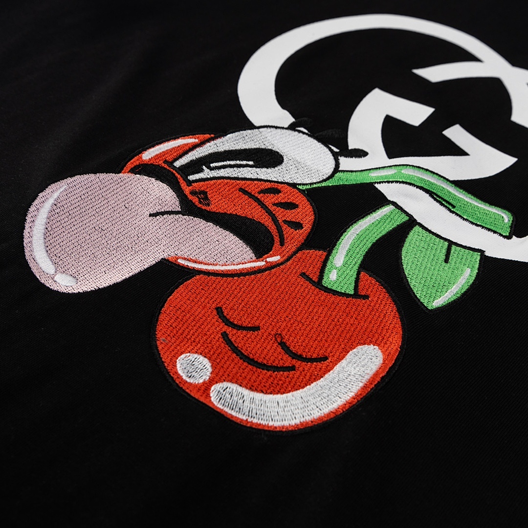 Gucci T-Shirt Style 439 detail view 2
