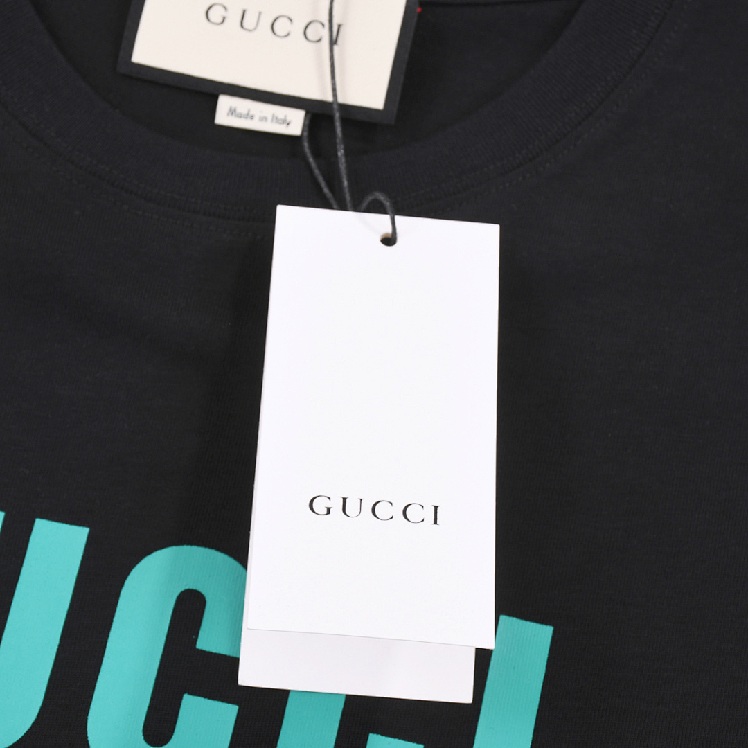 Gucci T-Shirt Style 452 detail view 1