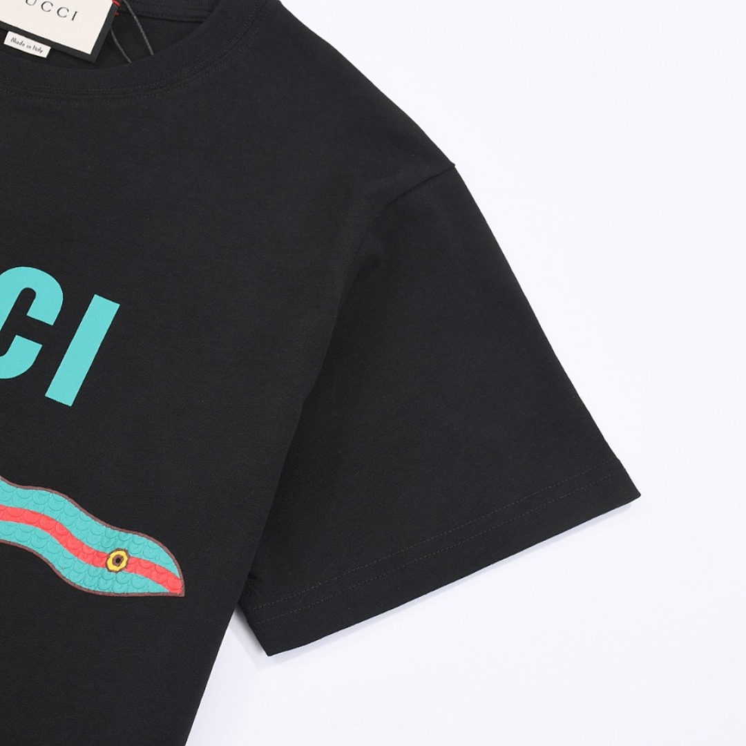 Gucci T-Shirt Style 452 detail view 5