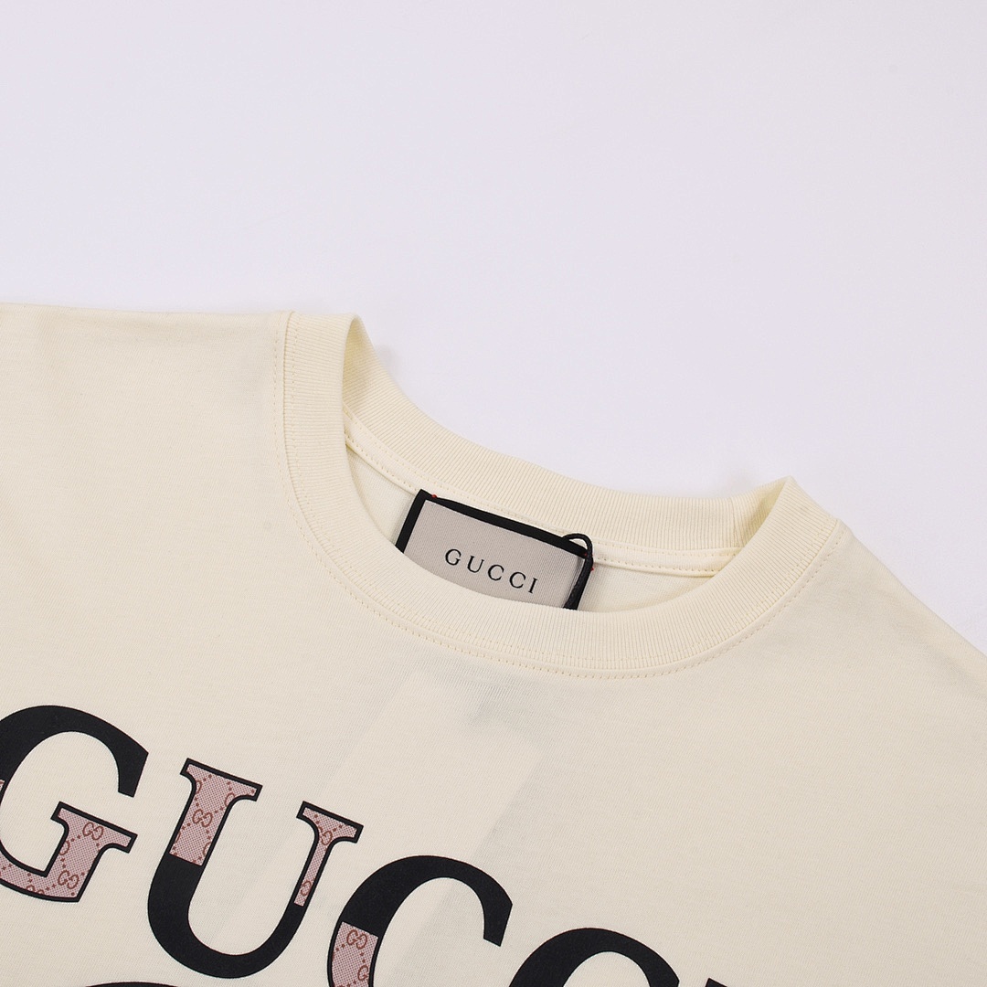Gucci T-Shirt Style 465 detail view 2
