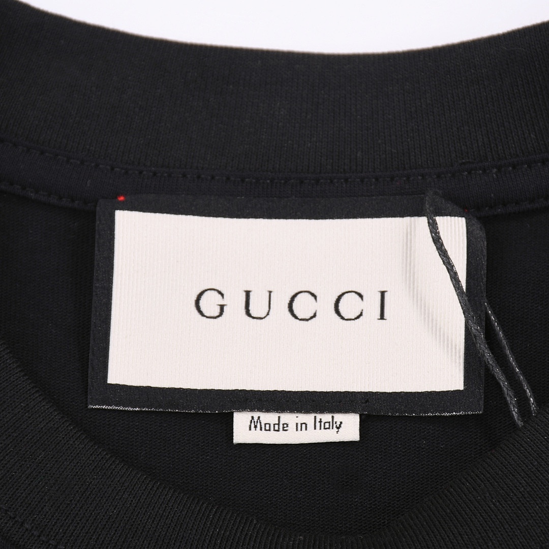 Gucci T-Shirt Style 476 detail view 2