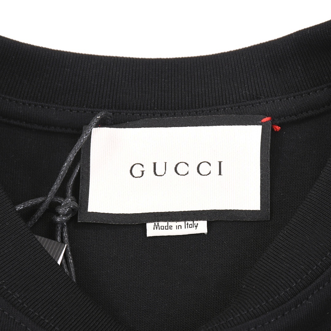 Gucci T-Shirt Style 487 detail view 2