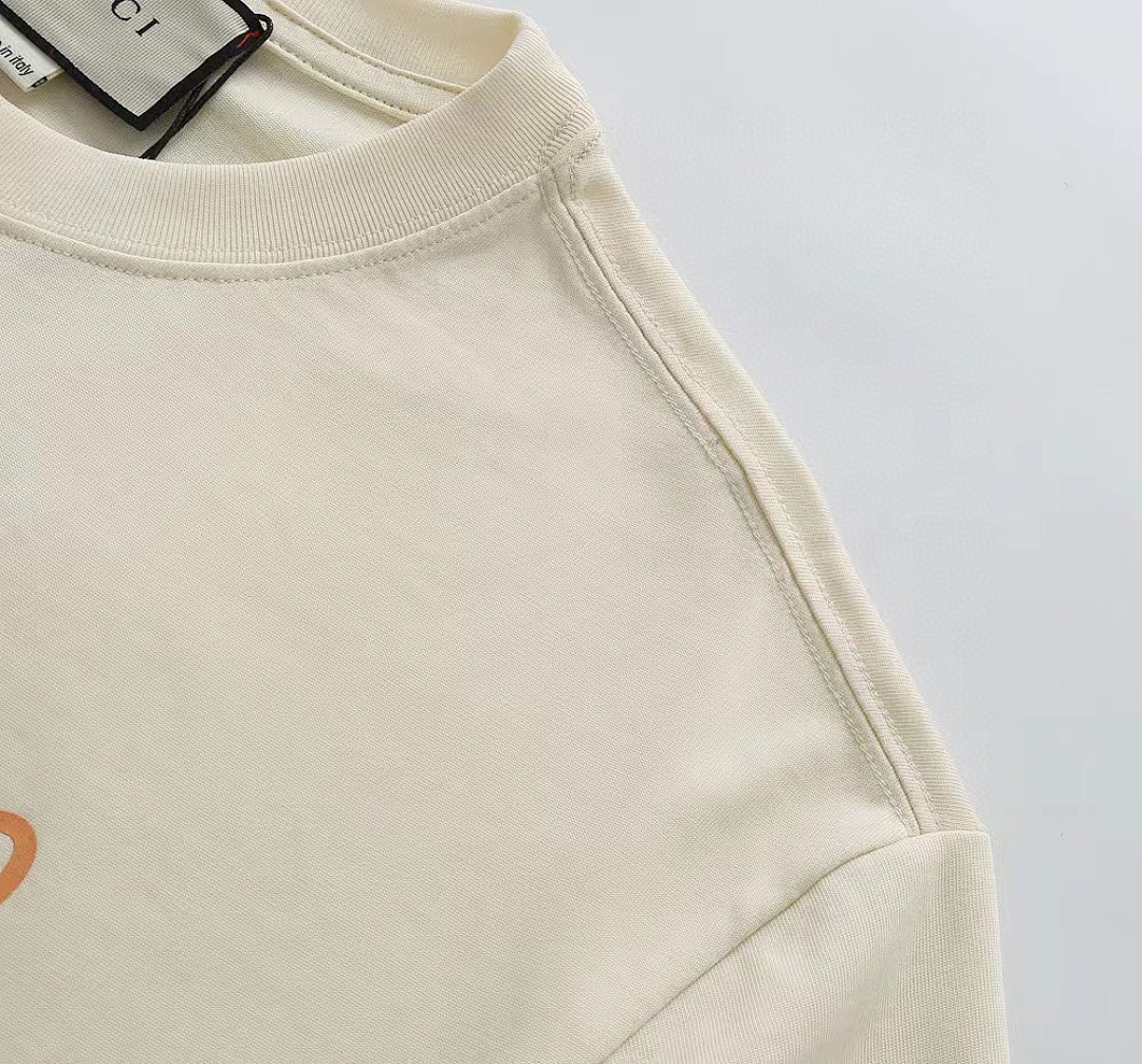 Gucci T-Shirt Style 542 detail view 1