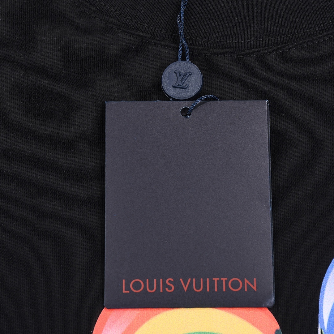 Louis Vuitton T-Shirt Style 441 detail view 1