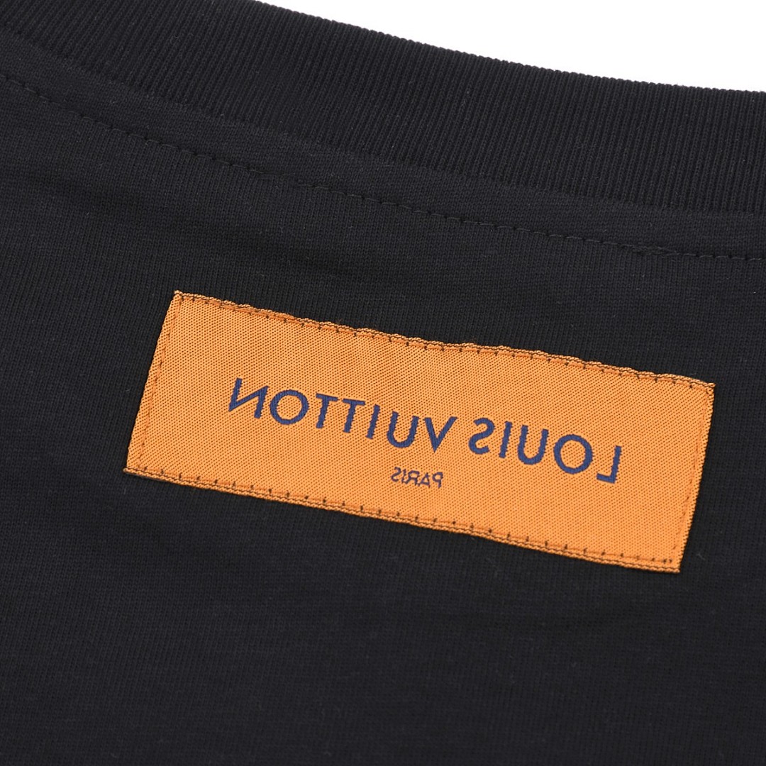 Louis Vuitton T-Shirt Style 444 detail view 1