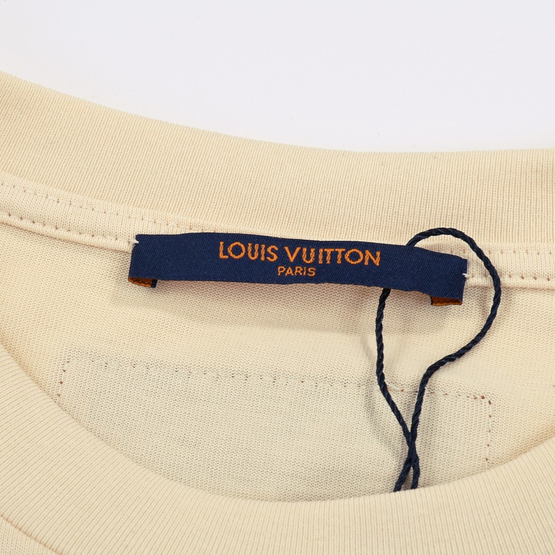 Louis Vuitton T-Shirt Style 445 detail view 4