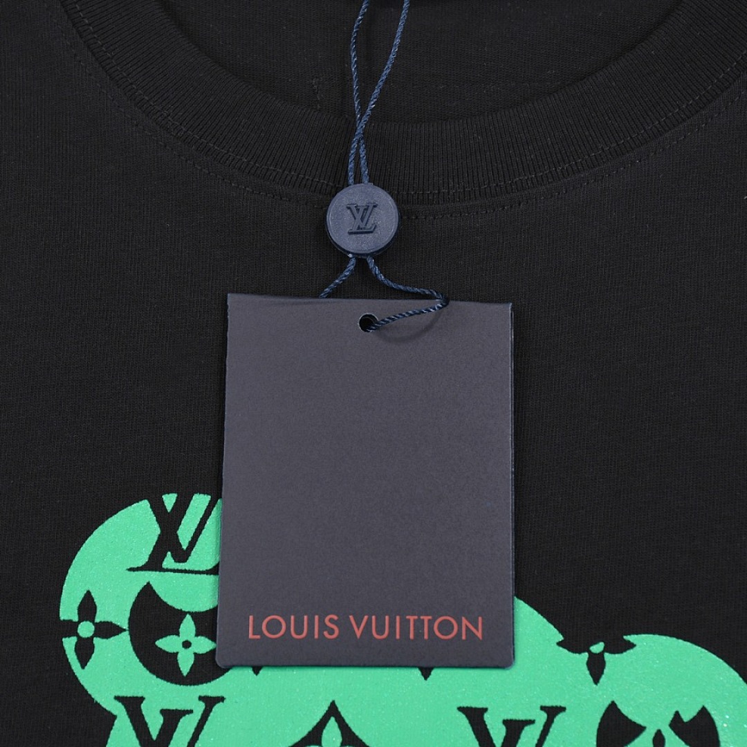 Louis Vuitton T-Shirt Style 450 detail view 3