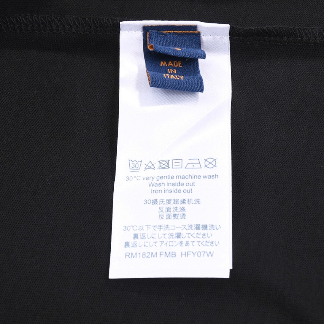 Louis Vuitton T-Shirt Style 450 detail view 4