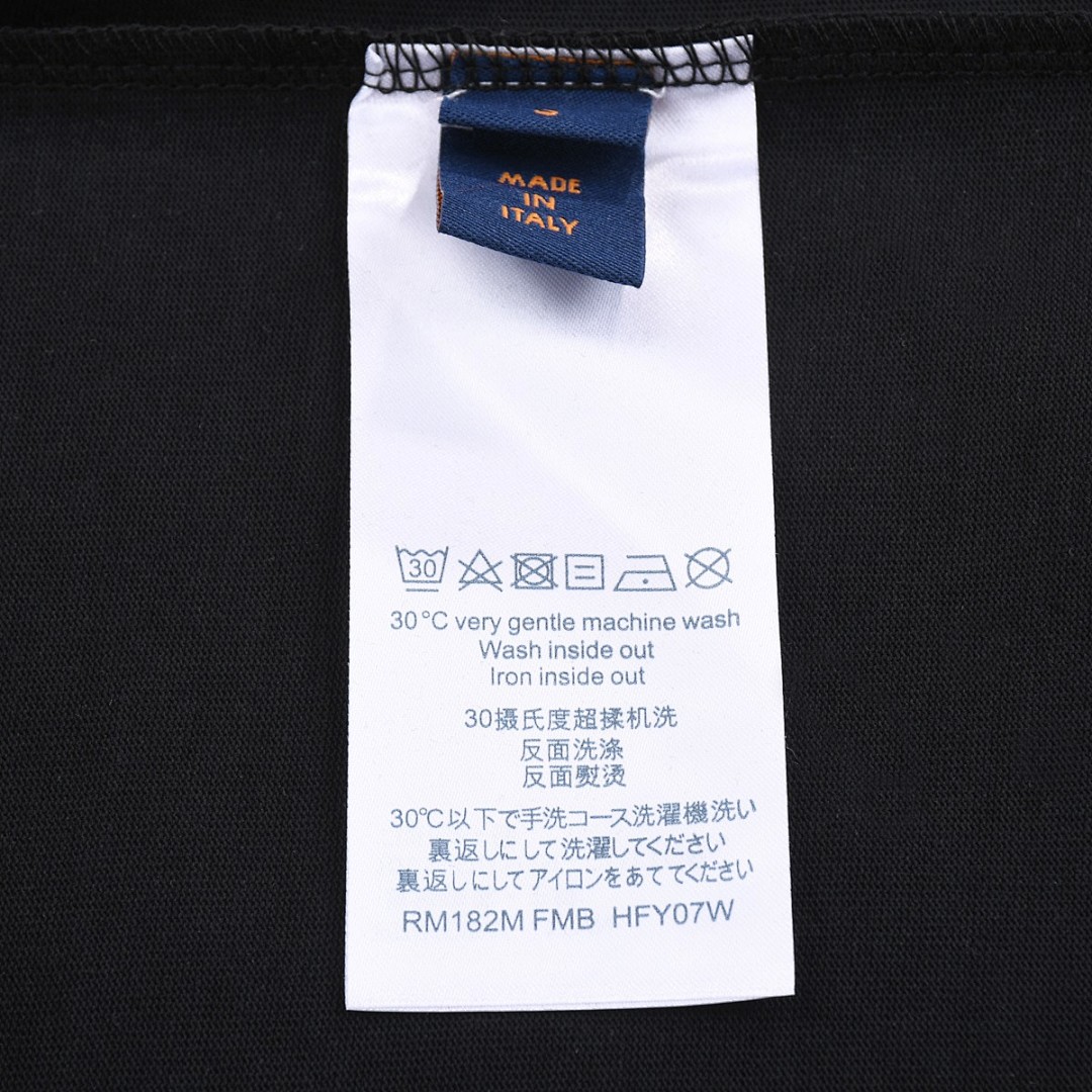 Louis Vuitton T-Shirt Style 457 detail view 1