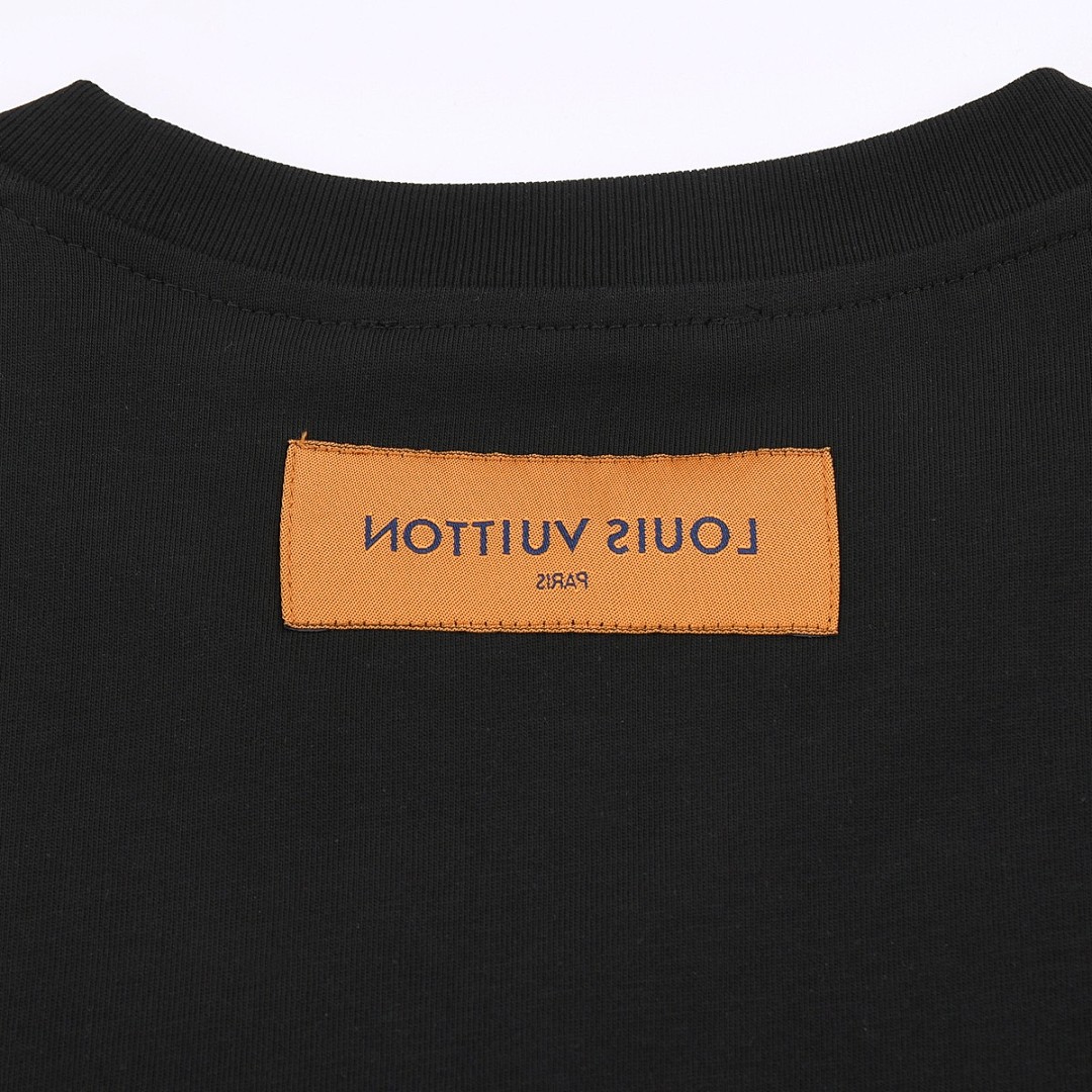 Louis Vuitton T-Shirt Style 466 detail view 1