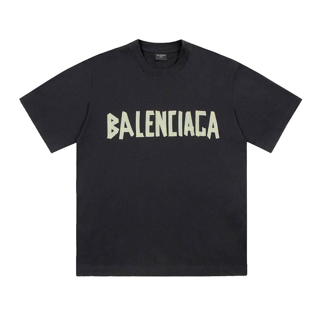 Balenciaga T-Shirt Style 634 detail view 1