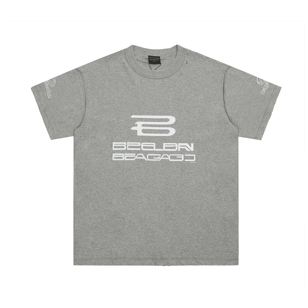 Balenciaga T-Shirt Style 692 detail view 1