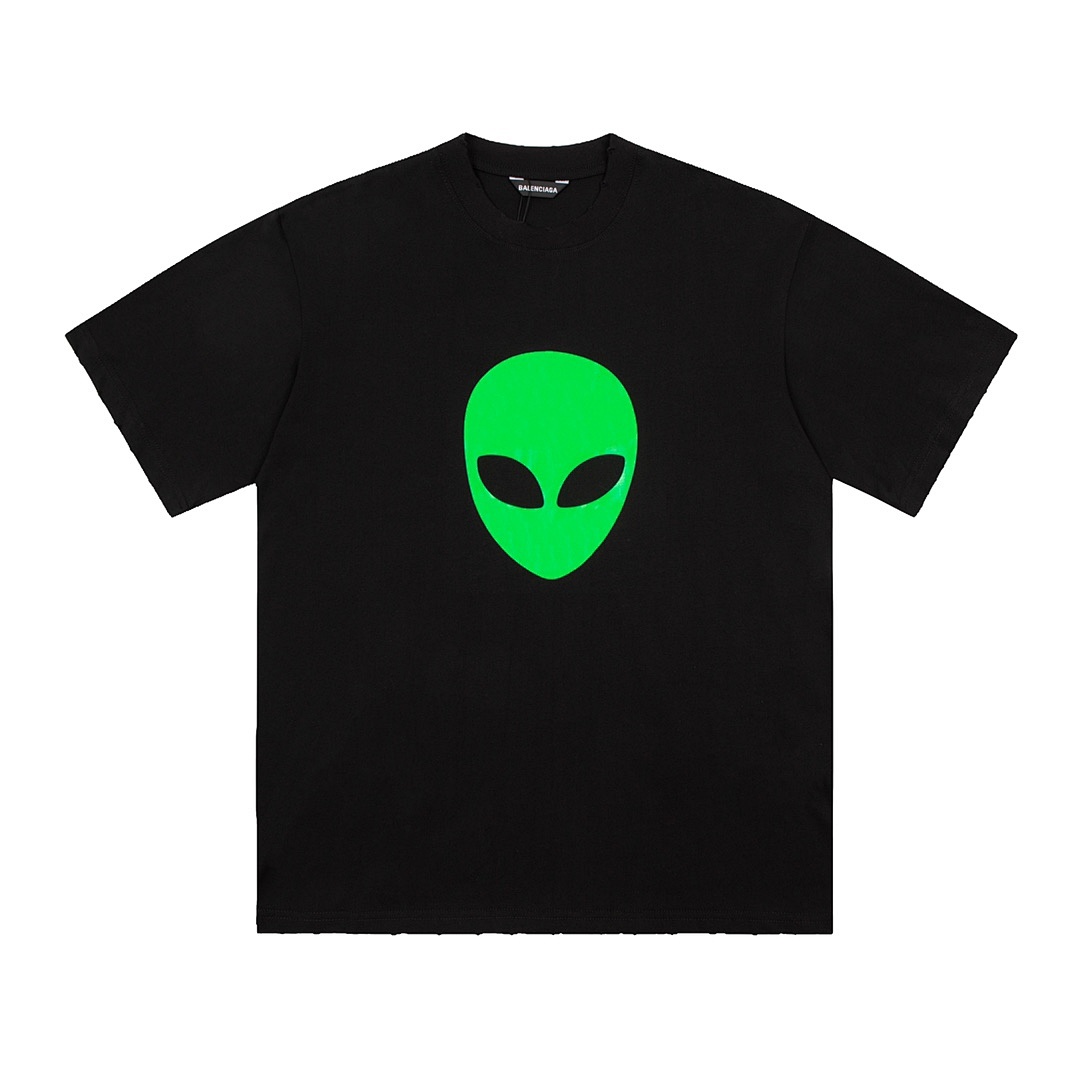 Balenciaga T-Shirt Style 698 detail view 1
