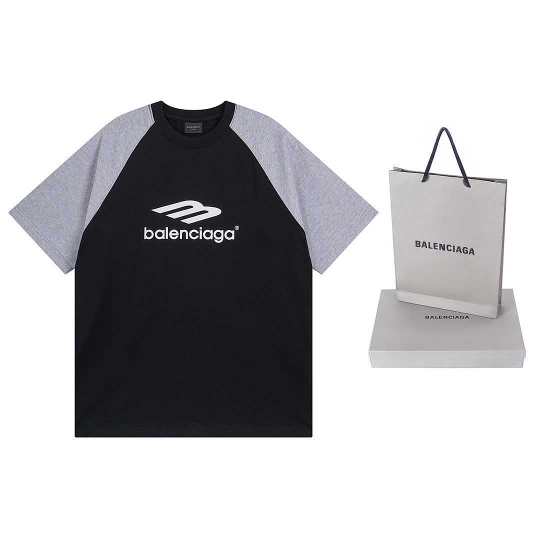 Balenciaga T-Shirt Style 707 detail view 1