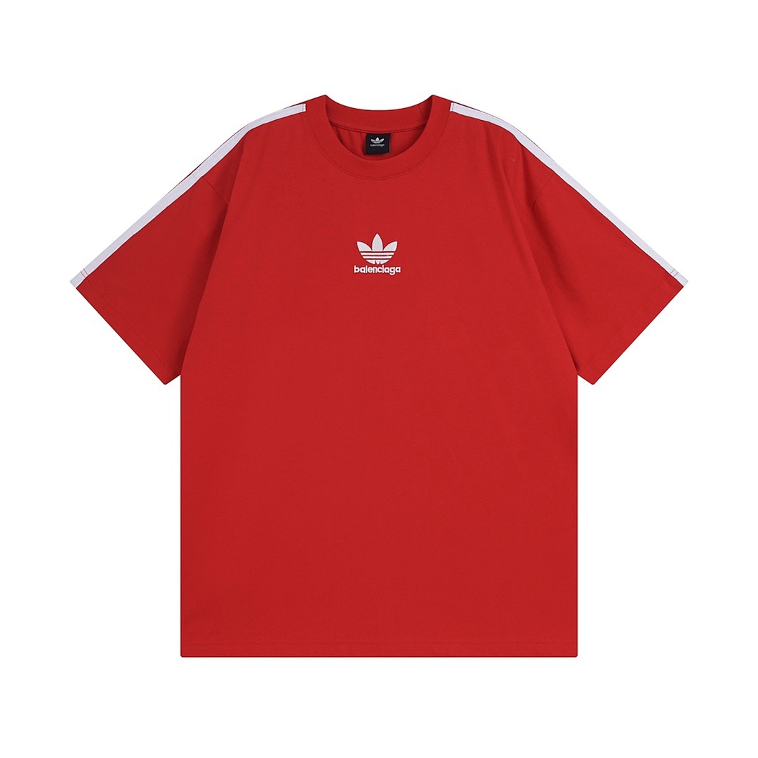 Balenciaga T-Shirt Style 711 detail view 2