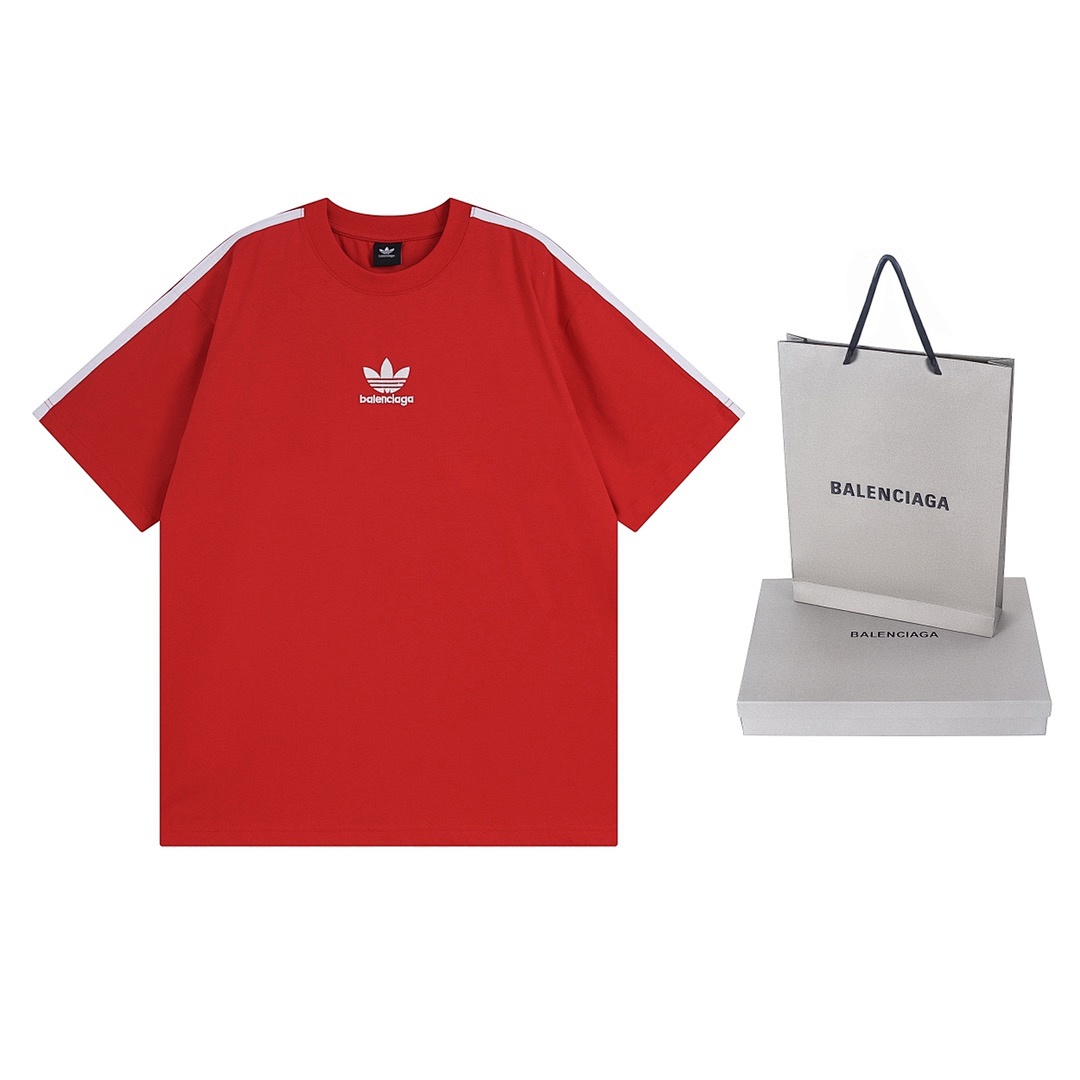 Balenciaga T-Shirt Style 711 detail view 3
