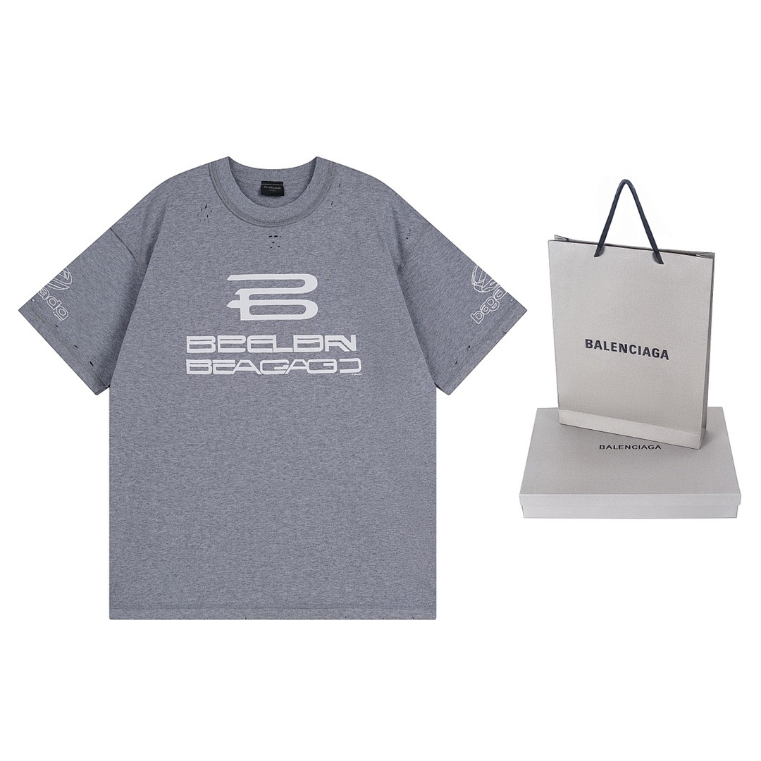 Balenciaga T-Shirt Style 720 detail view 1